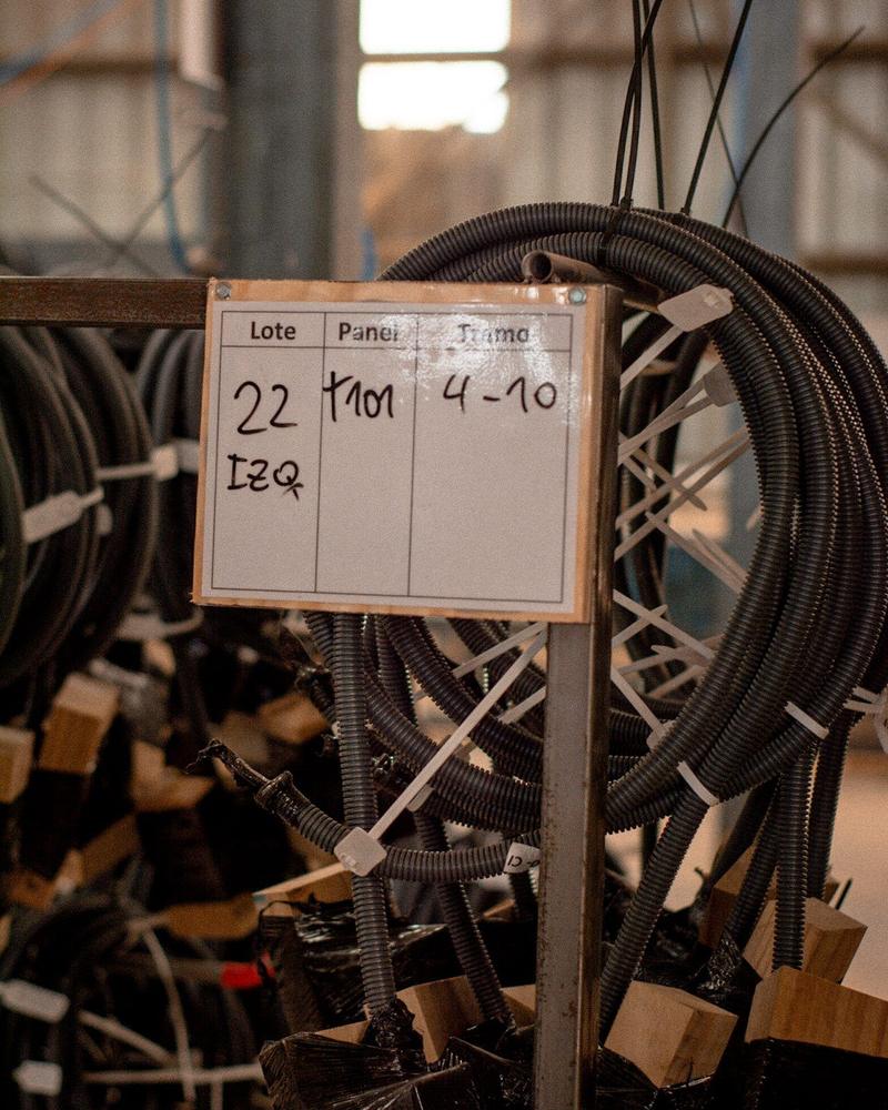 Kit de ductos eléctricos con su pizarra de lote, panel y tramo